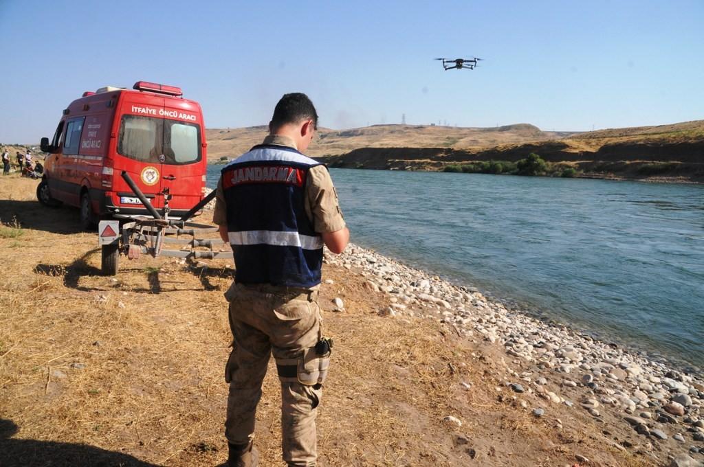 Dicle Nehri'ne giren adam akıntıya kapılıp kayboldu
