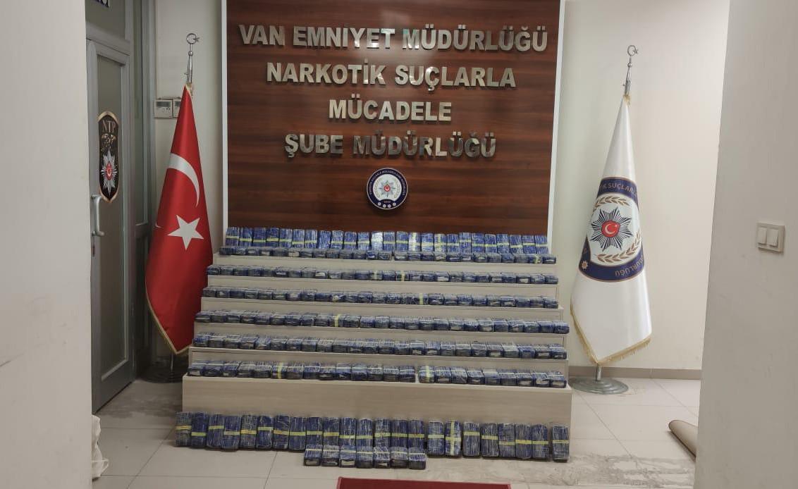 Van'da minibüsten 104 kilogram eroin çıktı