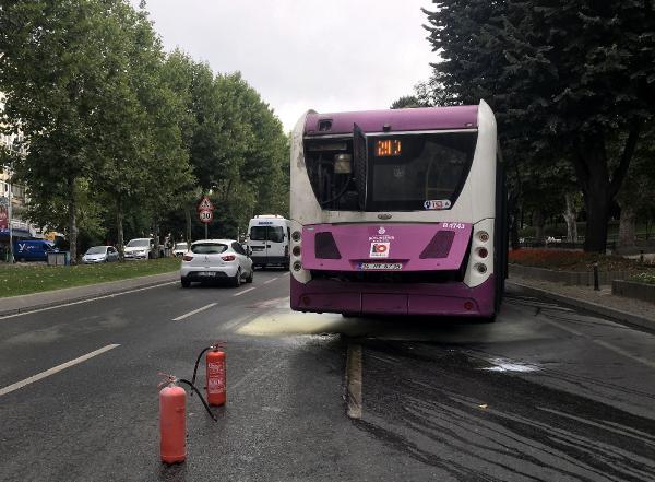 Beşiktaş'ta halk otobüsünün motor kısmı yandı