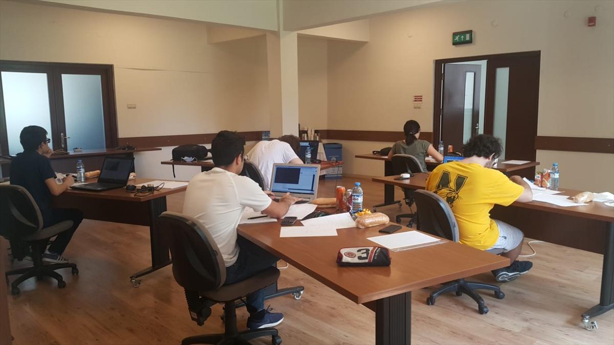 TÜBİTAK, 4. Avrupa Fizik Olimpiyatları'nda 5 ödül kazandı