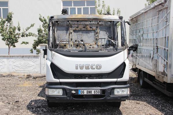 Diyarbakır'da temizlik aracını yakanlara halk tepkili