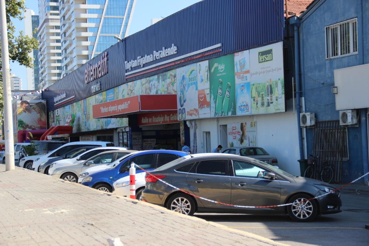 İzmir’de takla atan otomobil, 8 araca birden çarptı