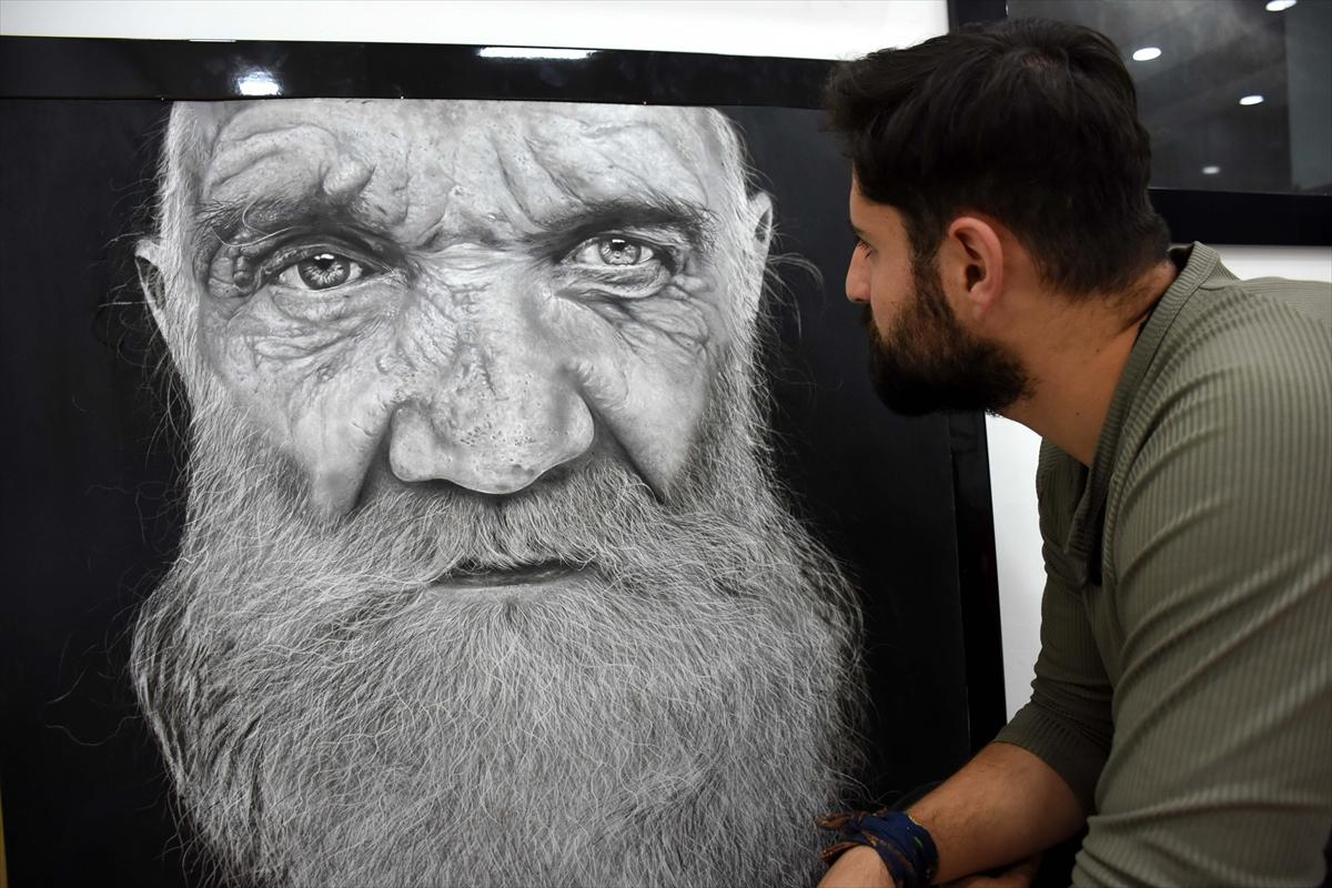 Muşlu grafiker, hiperrealist çizimleriyle beğeni topladı