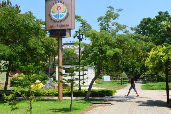 Adanalı gençler: Bu sıcağa virüs bile dayanmaz