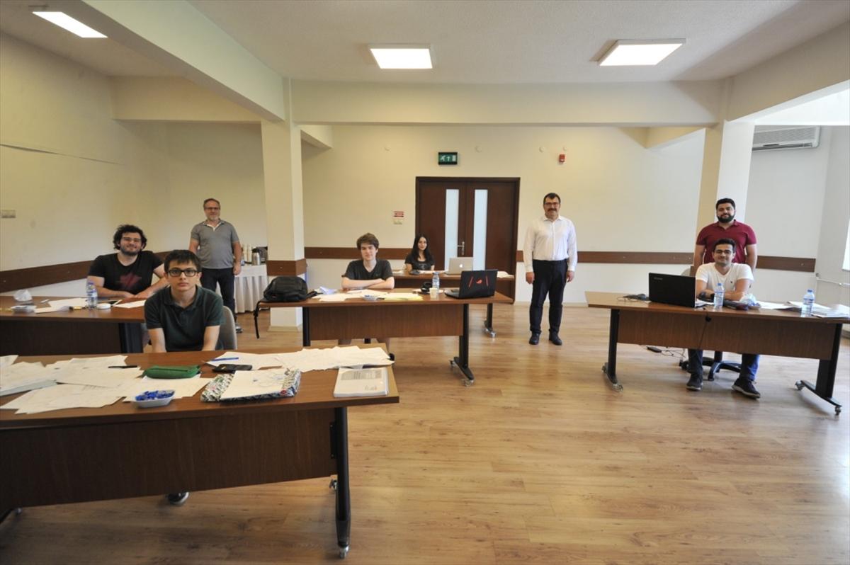 TÜBİTAK, 4. Avrupa Fizik Olimpiyatları'nda 5 ödül kazandı