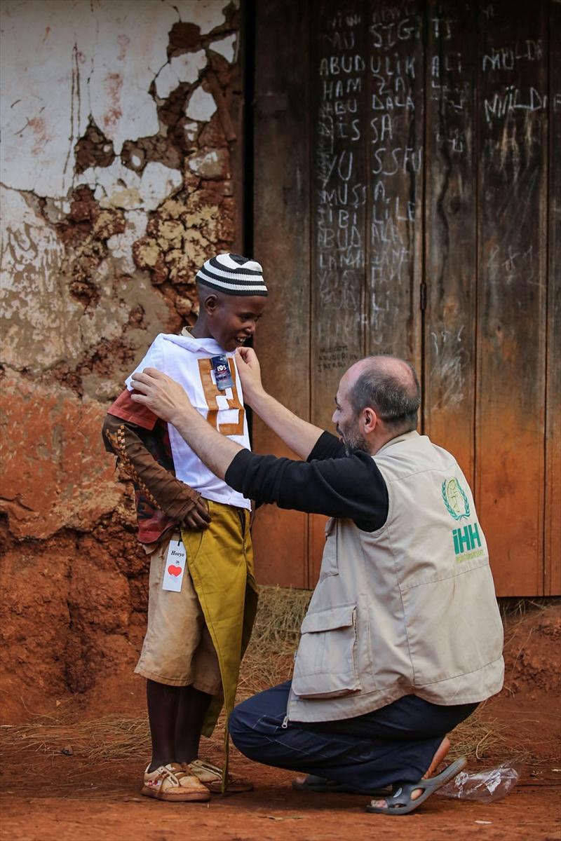 İHH'dan yetim ve muhtaç çocuklara bayramlık