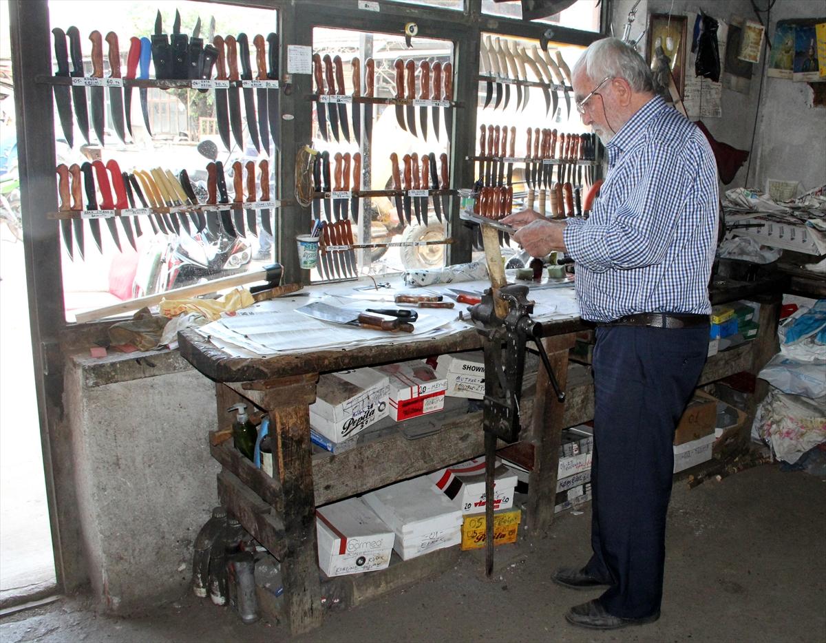 Sakaryalı bıçak ustası, 70 yıldır mesleğini icra ediyor