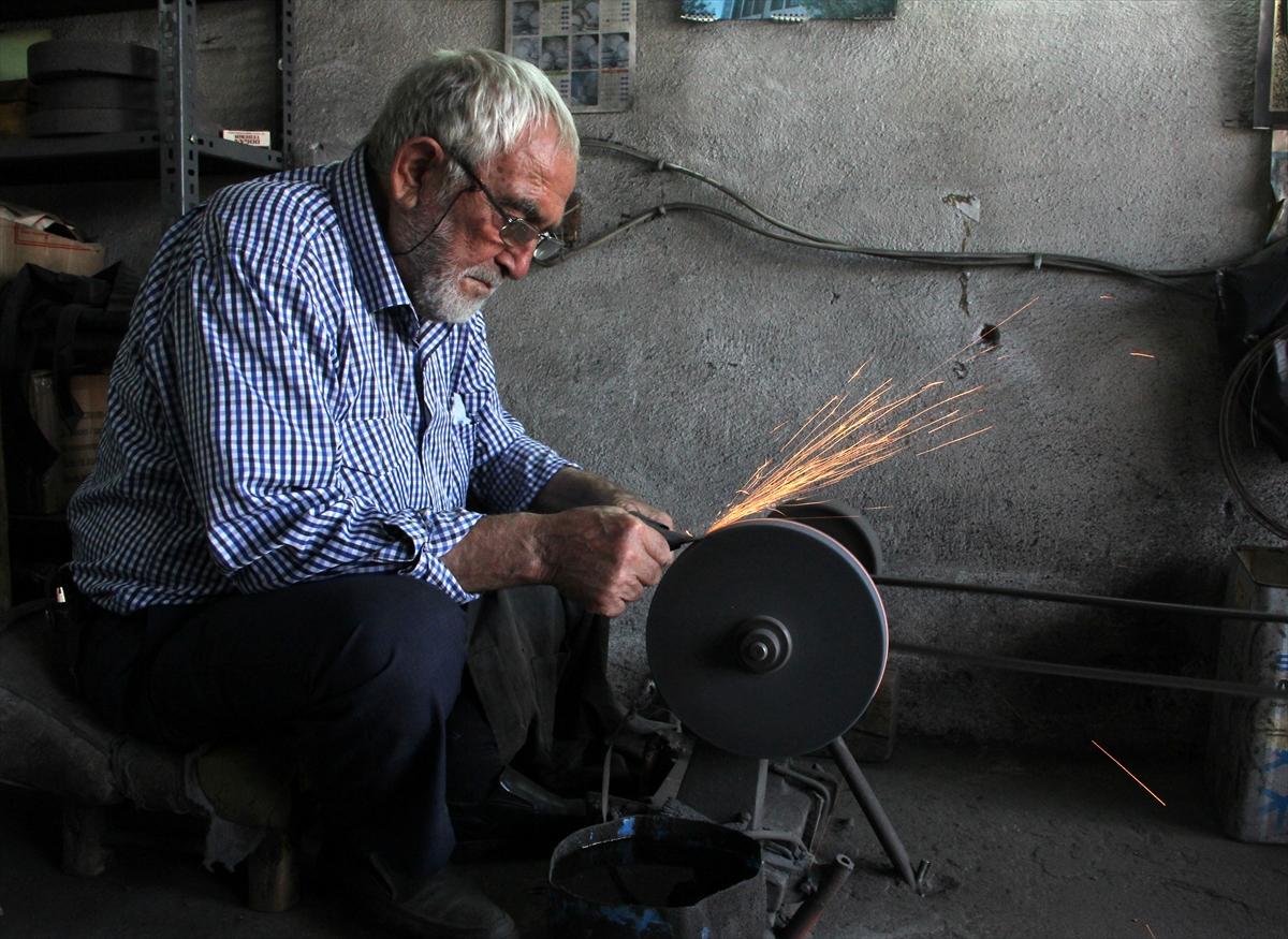 Sakaryalı bıçak ustası, 70 yıldır mesleğini icra ediyor