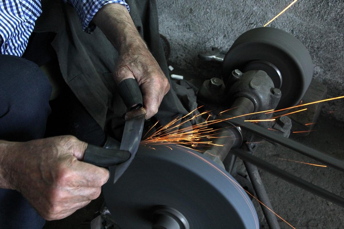 Sakaryalı bıçak ustası, 70 yıldır mesleğini icra ediyor