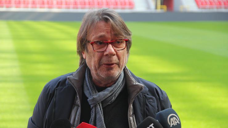 Berna Gözbaşı, Kulüpler Birliği toplantısını terk etti