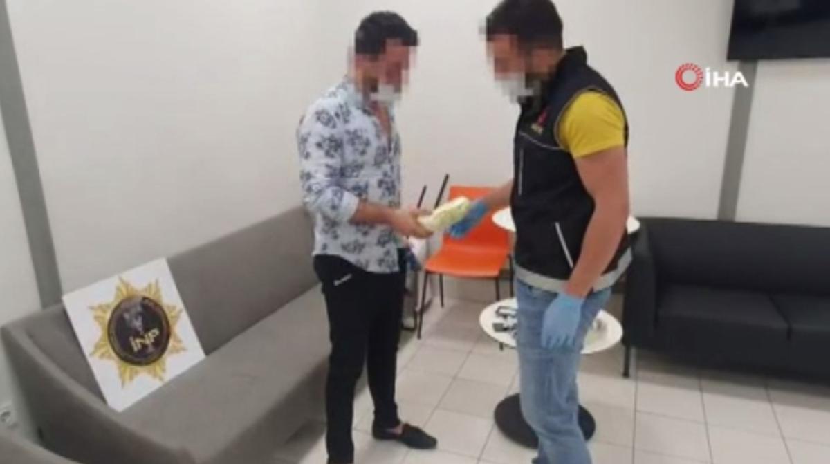 Üzerinden yarım kilo uyuşturucu çıktı, serbest bırakıldı