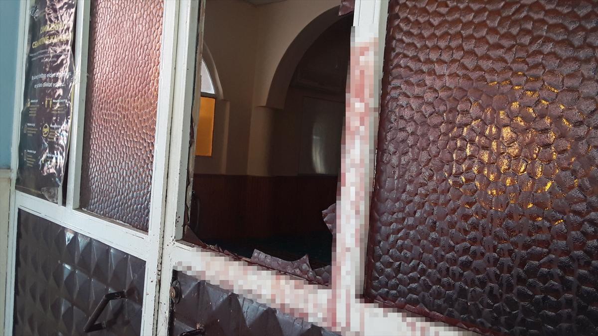 Adana'da camiden hırsızlık yapacakken yaralandı