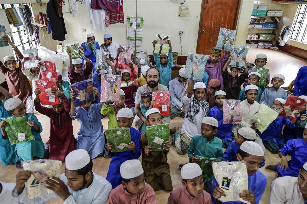 İHH'dan yetim ve muhtaç çocuklara bayramlık