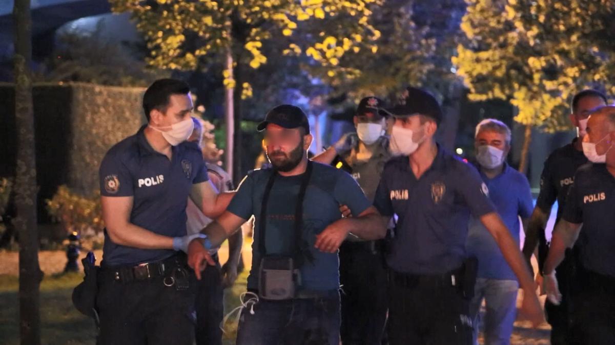 İntihar girişimini çekirdek çitleyerek izlediler