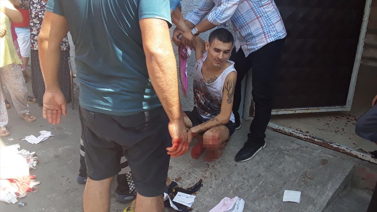 Adana'da camiden hırsızlık yapacakken yaralandı