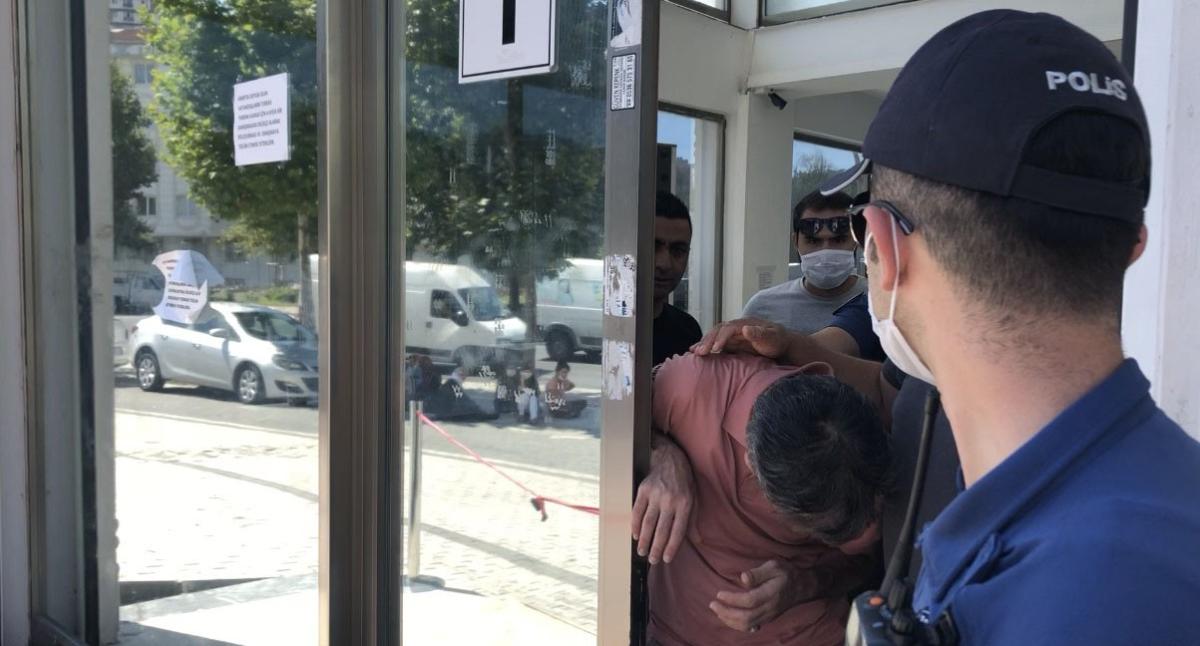 Yardım alamadığı gerekçesiyle vakfı bastı