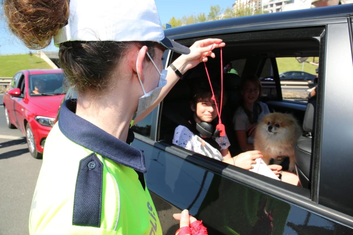 Kocaeli'den geçen sürücülere pişmaniye ikram edildi