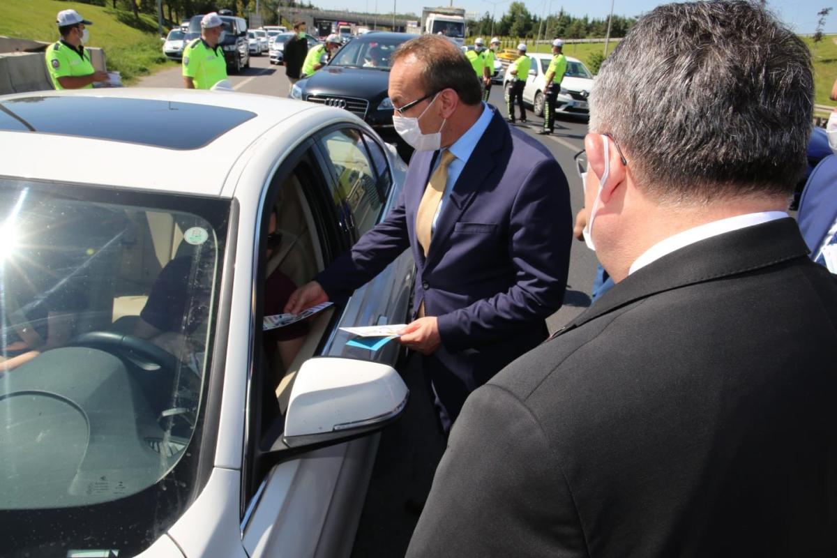 Kocaeli'den geçen sürücülere pişmaniye ikram edildi