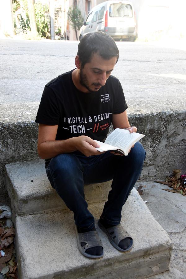 İZBAN kekosu diye küçümsenmişti, kendi kitabını yazıyor