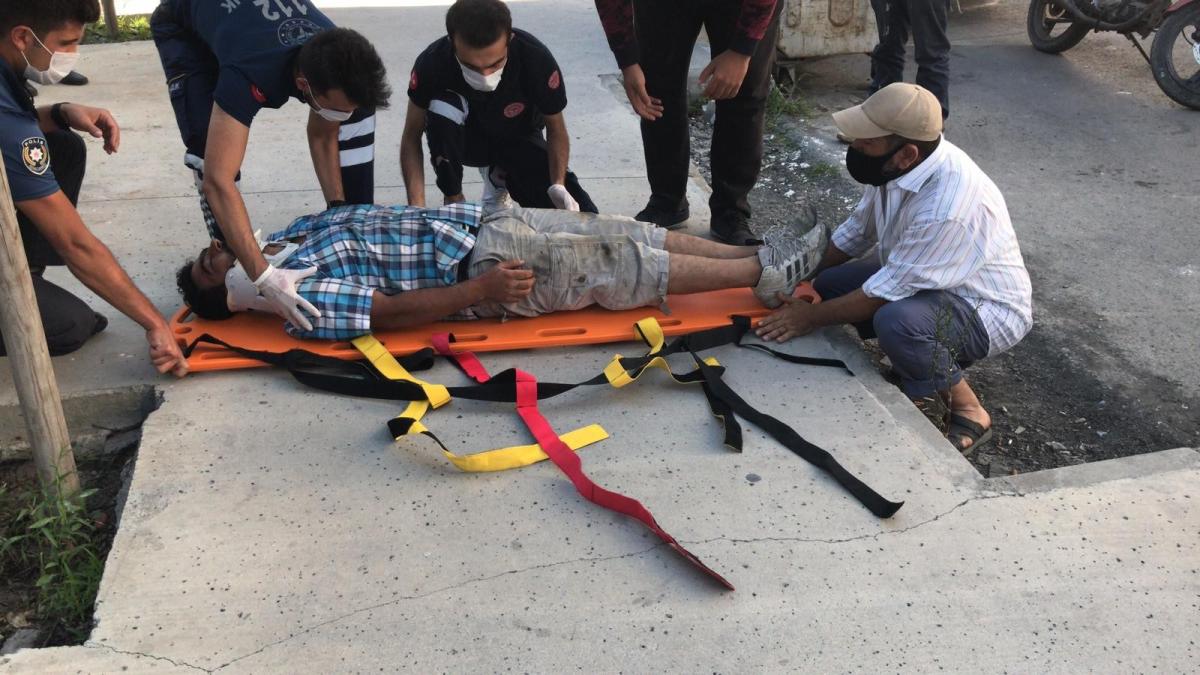 Esenyurt'ta atık toplayıcısına otomobil çarptı