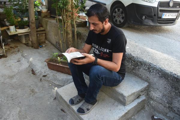 İZBAN kekosu diye küçümsenmişti, kendi kitabını yazıyor