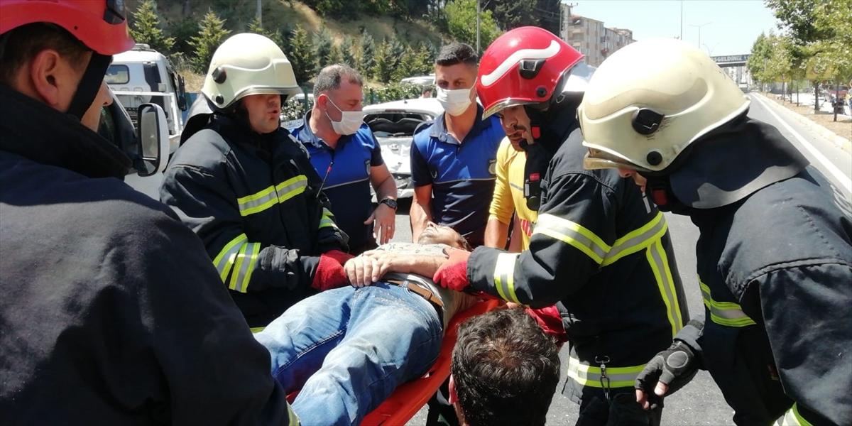 Kocaeli'deki kazada 8 araç birbirine girdi: 2 yaralı