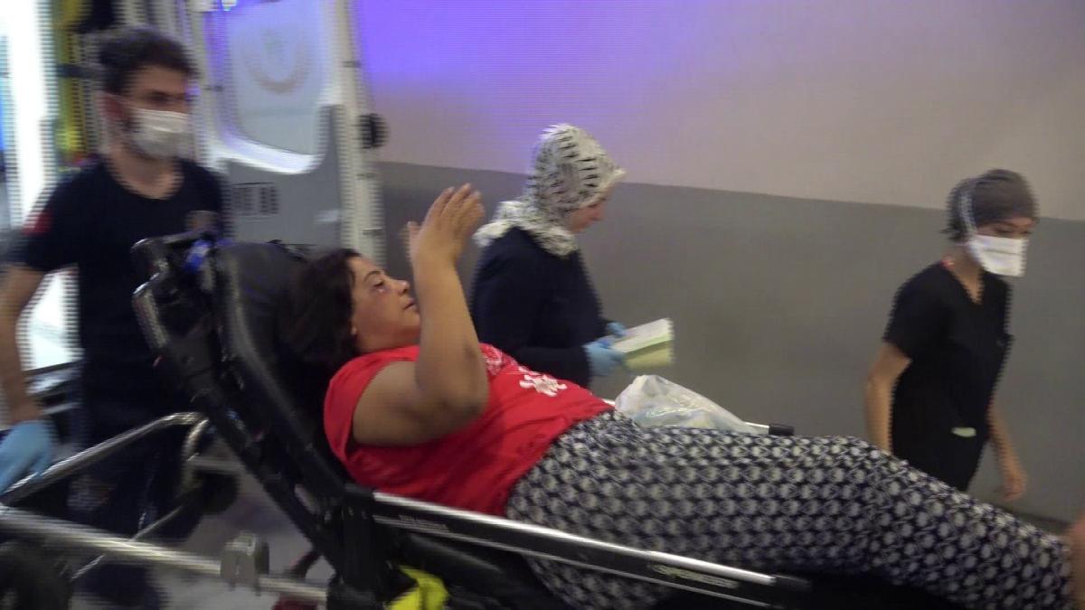 Adana'da otomobildeki kadını darbedip, yola savurdu