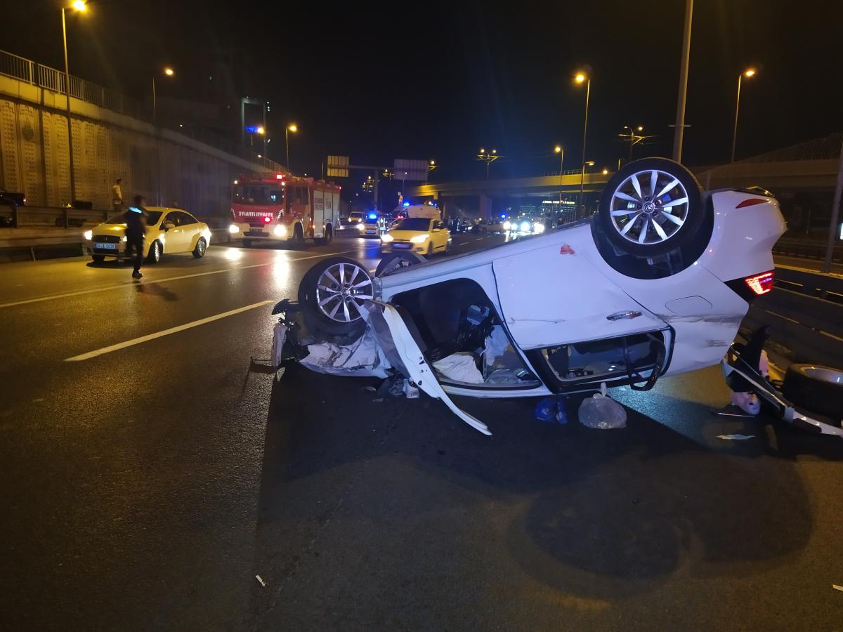 Zeytinburnu’nda alkollü sürücü makas attı: 4 yaralı