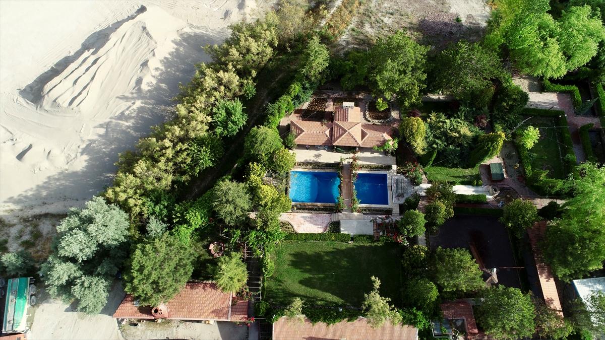 Karapınar'daki çorak arazisini vahaya çevirdi