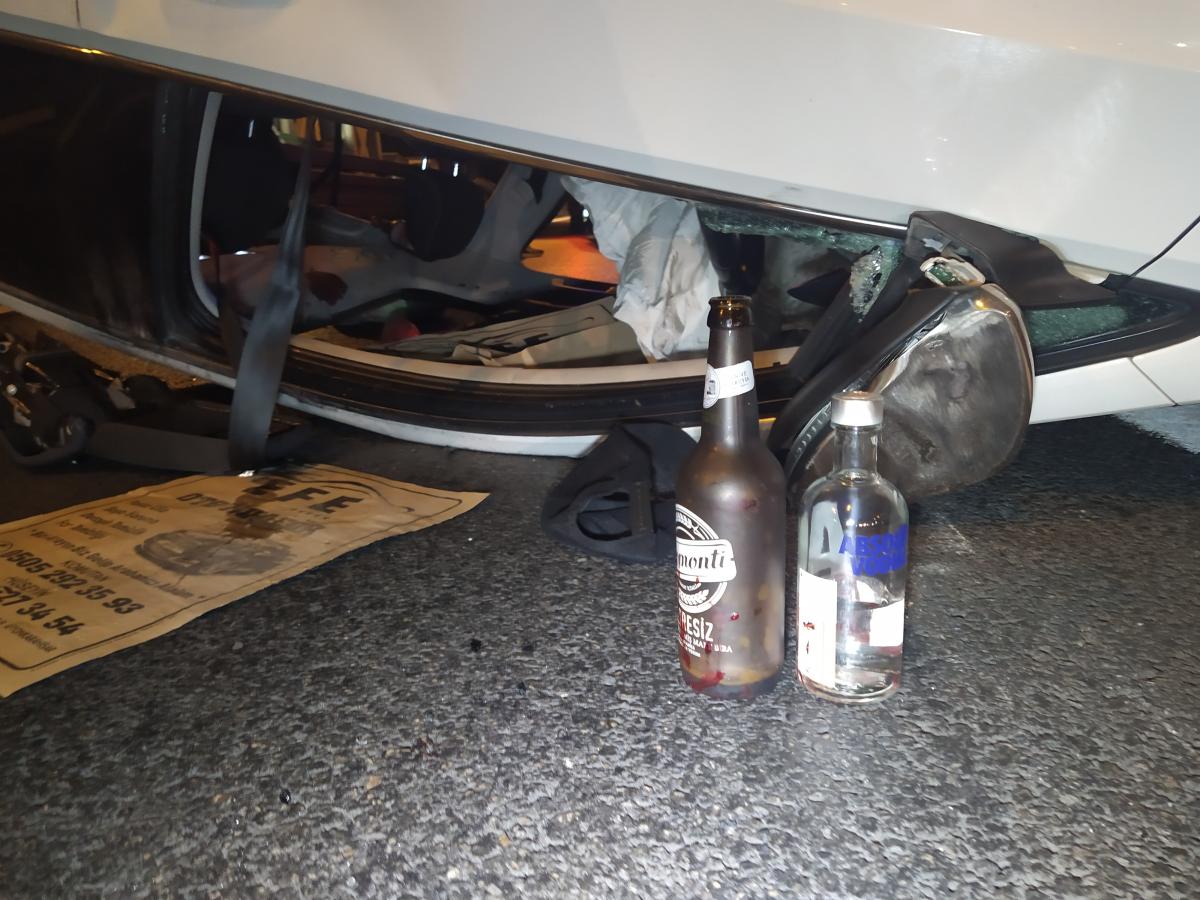 Zeytinburnu’nda alkollü sürücü makas attı: 4 yaralı