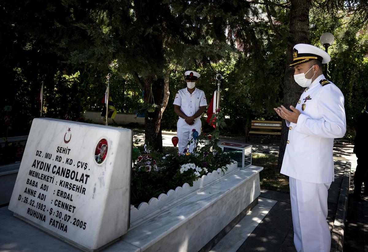 Ankara'da şehitliklere bayram ziyareti