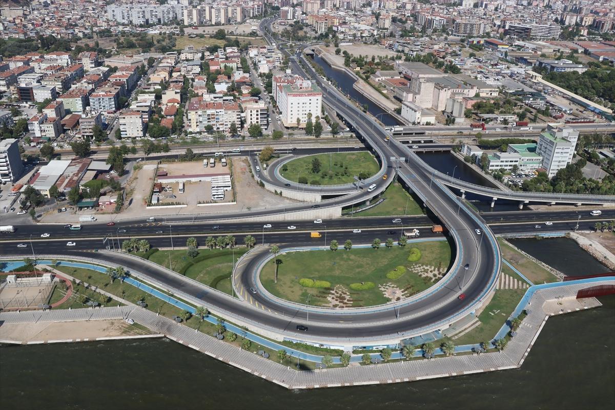 İzmir'de bayram trafiği havadan denetlendi