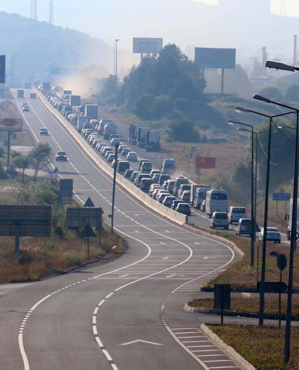Yollarda bayram tatili yoğunluğu
