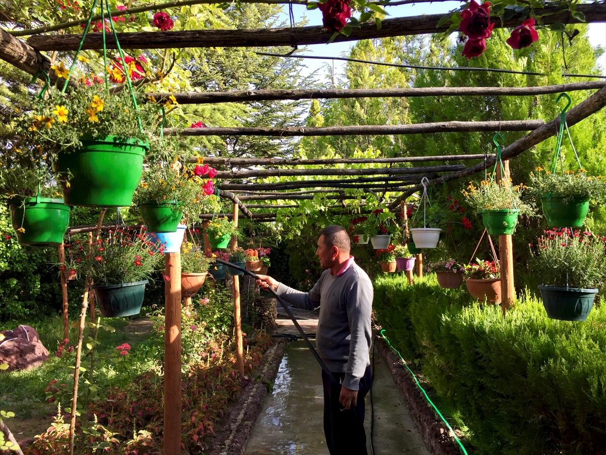 Karapınar'daki çorak arazisini vahaya çevirdi