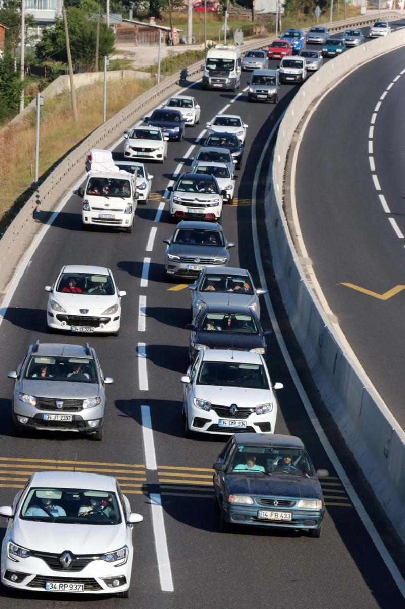 Yollarda bayram tatili yoğunluğu