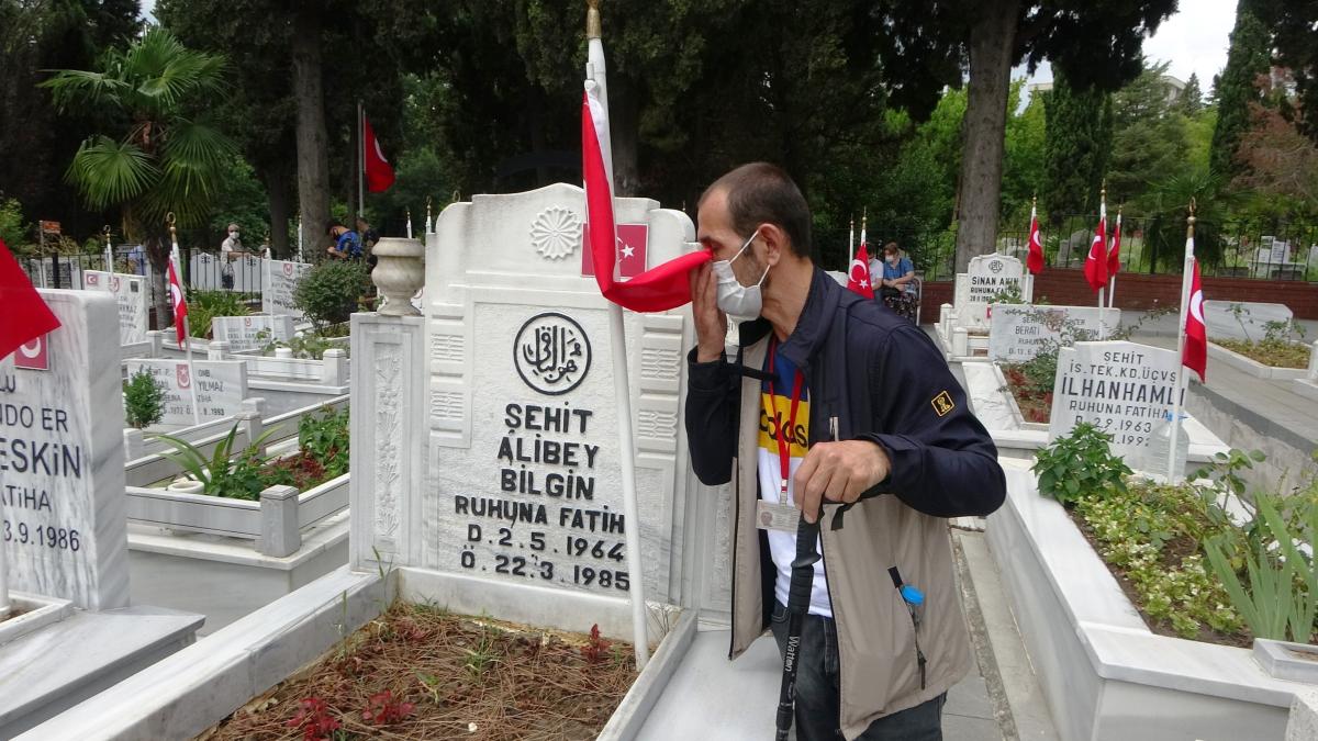 Samsun'da gözleri görmese de 20 senedir şehitliğe geliyor