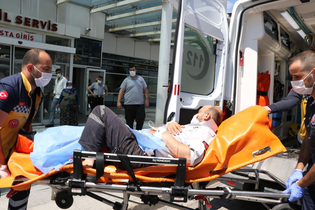 Karabük'te köpekleri ayırırken tüfekle kendini vurdu