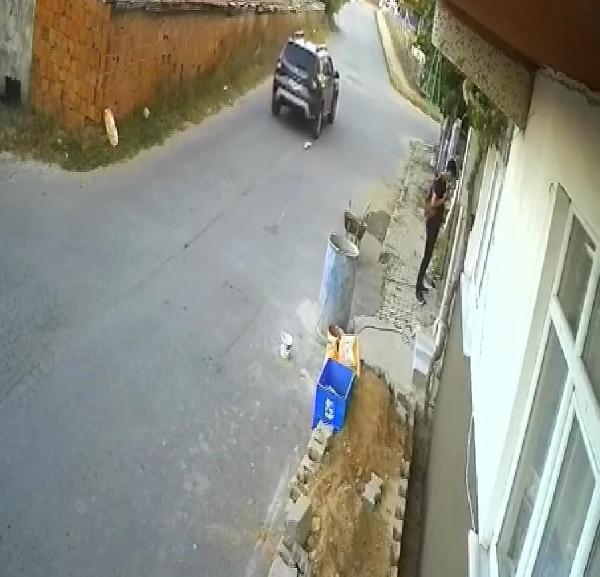 Arnavutköy'de lüks aracıyla kediyi ezdi