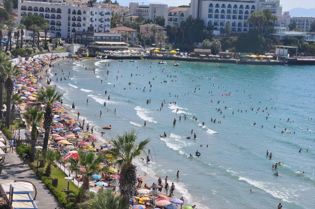 Kuşadası ve Didim sahillerinde bayram yoğunluğu