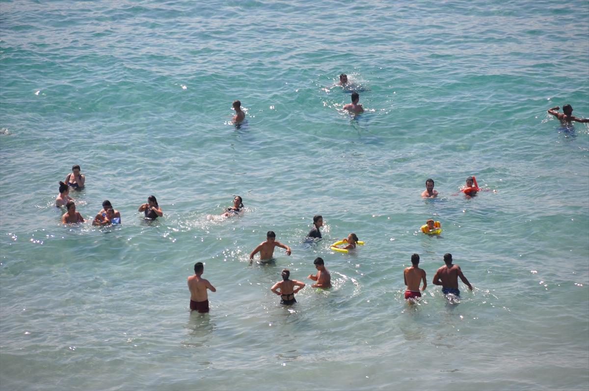 Kuşadası ve Didim sahillerinde bayram yoğunluğu
