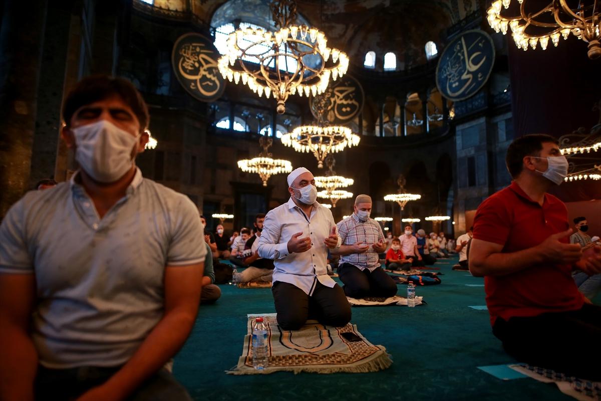 Ayasofya'da ilk bayram namazı