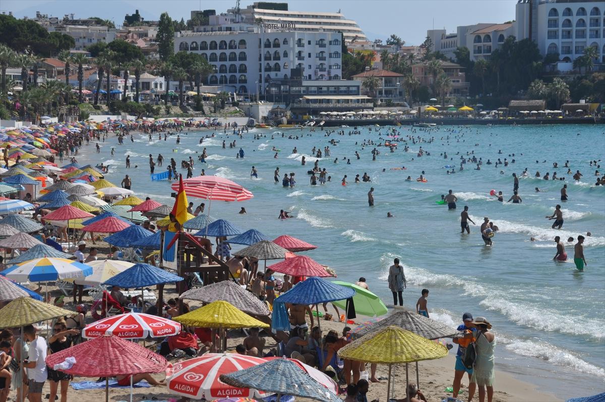 Kuşadası ve Didim sahillerinde bayram yoğunluğu