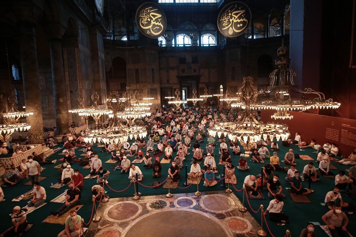 Ayasofya'da ilk bayram namazı