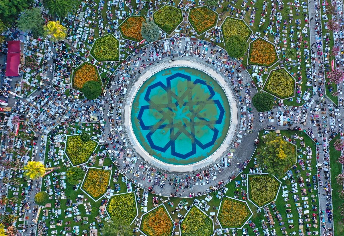 Ayasofya'da ilk bayram namazı