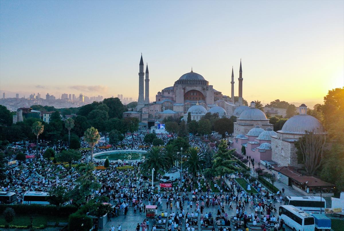 Ayasofya'da ilk bayram namazı