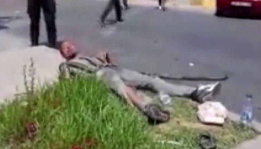 Esenyurt'ta minibüs otomobile çarptı