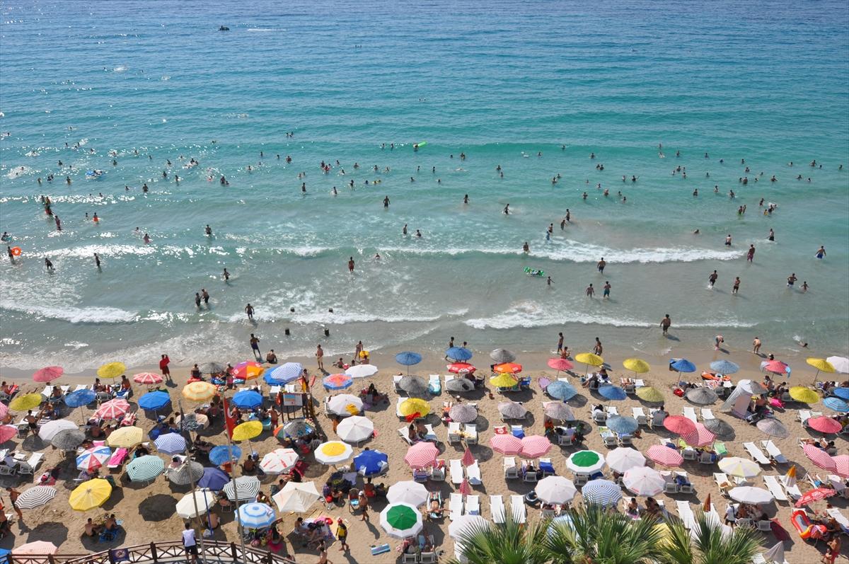 Kuşadası ve Didim sahillerinde bayram yoğunluğu