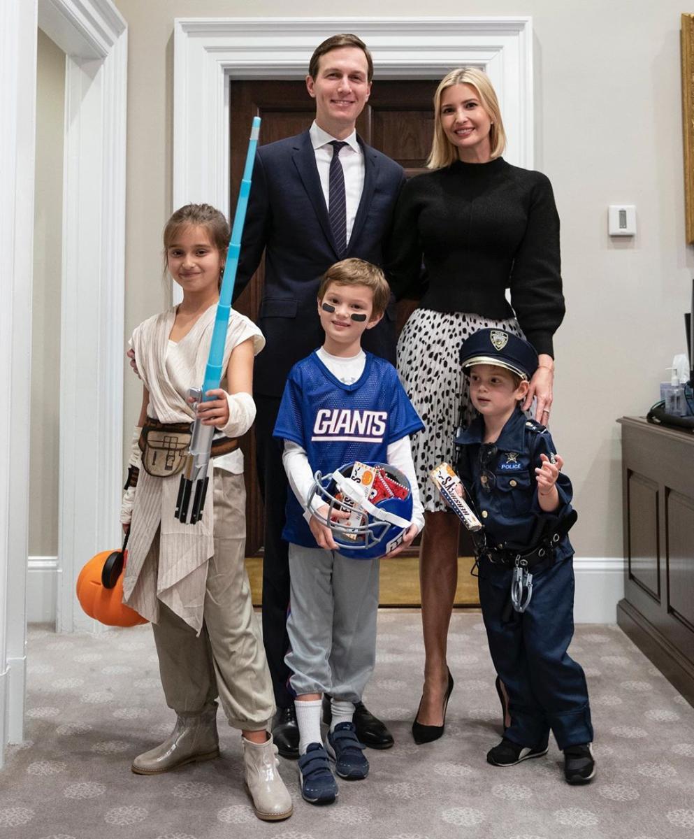 Ivanka Trump'tan siyaz beyaz paylaşım