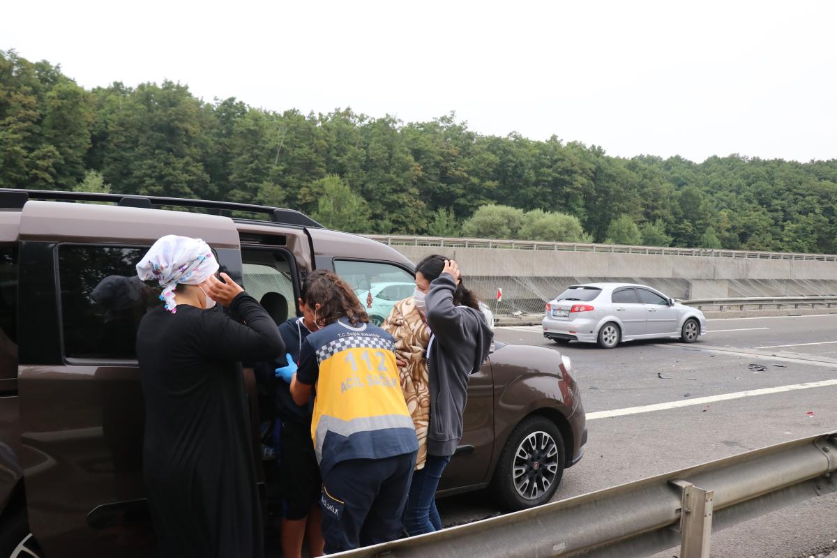 TEM’de zincirleme kaza: 8 yaralı