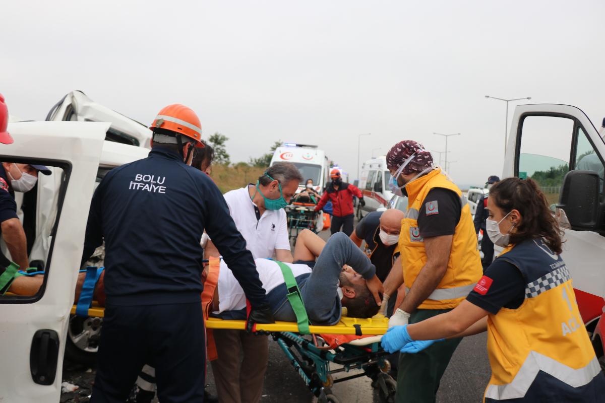 TEM’de zincirleme kaza: 8 yaralı